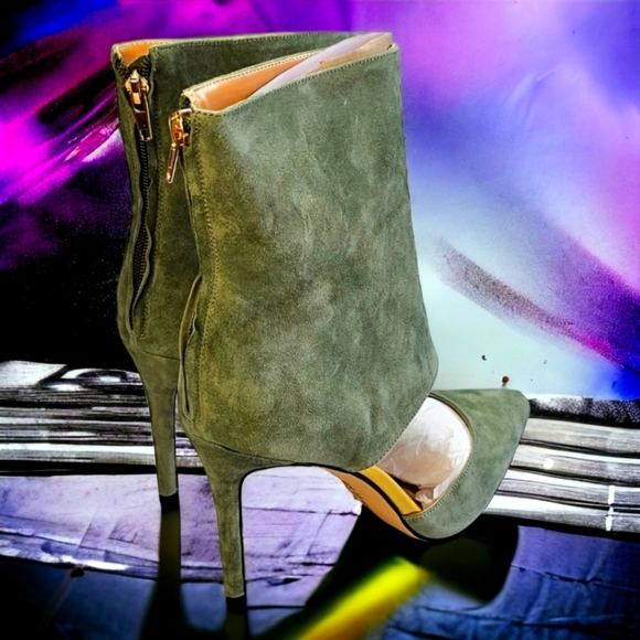 THINGS 11 COME HEEL BOOTIE - Picture 2 of 3